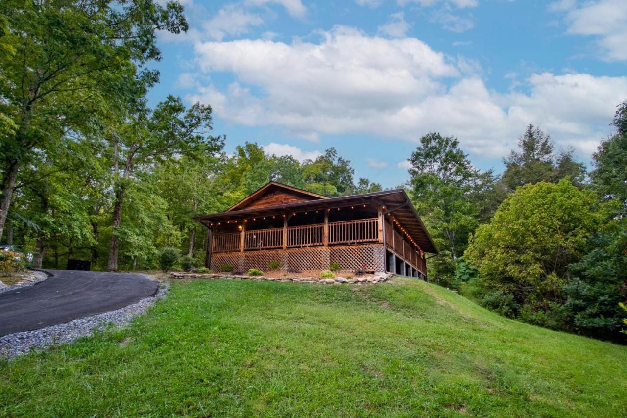 Forest Home Hot Tub Fire Pit Pool Table Pigeon Forge Exterior photo