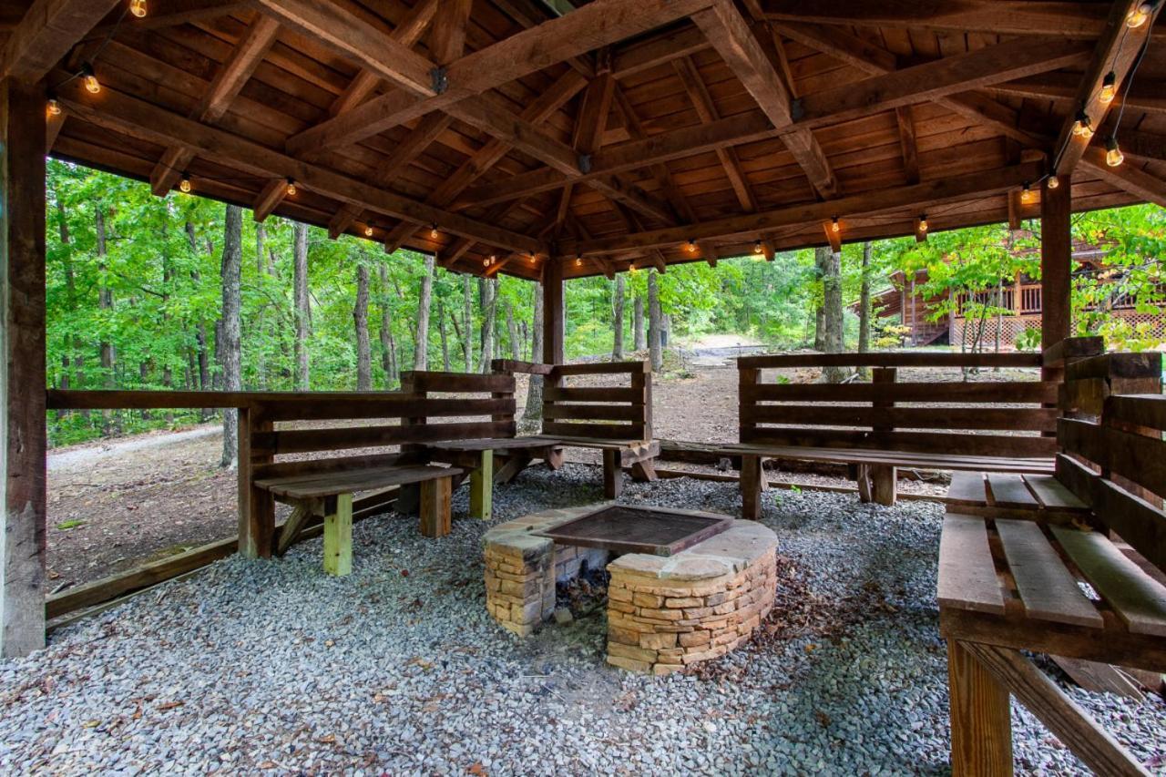 Forest Home Hot Tub Fire Pit Pool Table Pigeon Forge Exterior photo