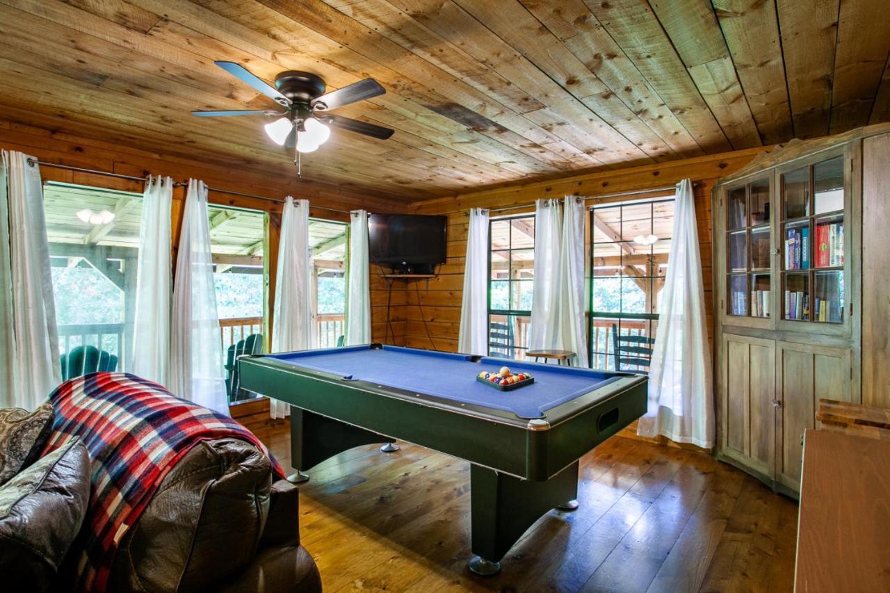 Forest Home Hot Tub Fire Pit Pool Table Pigeon Forge Exterior photo