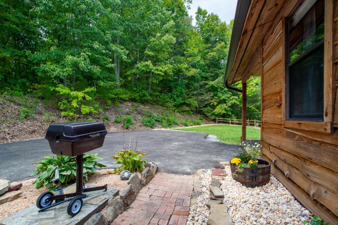 Forest Home Hot Tub Fire Pit Pool Table Pigeon Forge Exterior photo