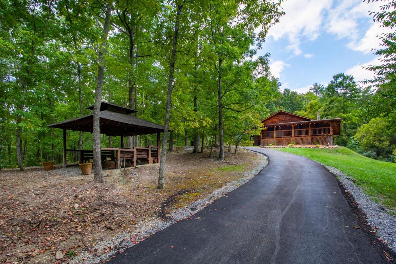 Forest Home Hot Tub Fire Pit Pool Table Pigeon Forge Exterior photo